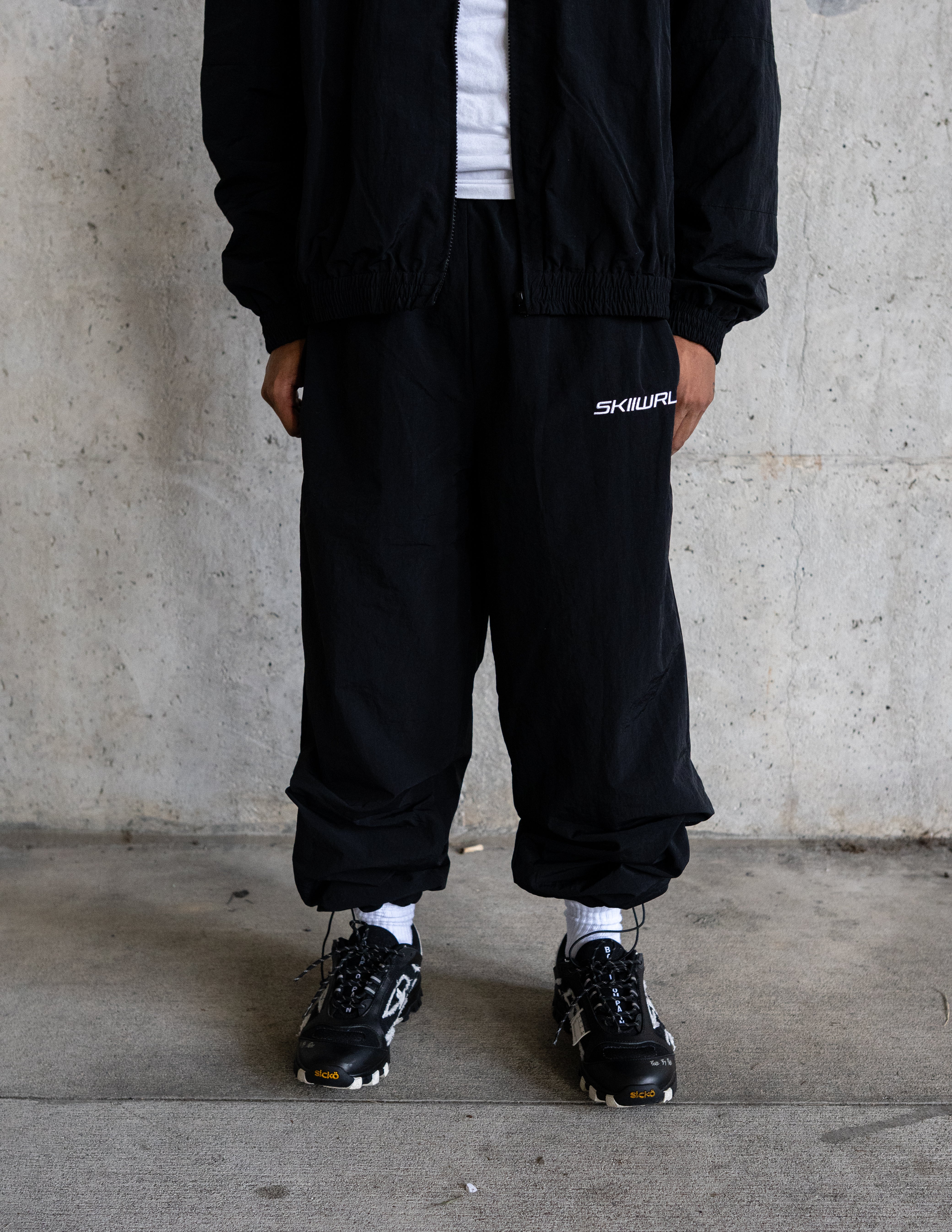 Essential Track Pants (Black)
